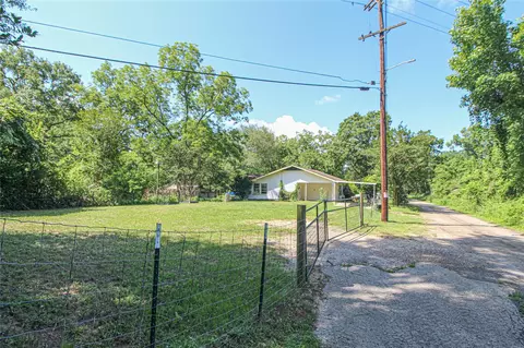 104 S Beatty Ave, Livingston, TX 77351