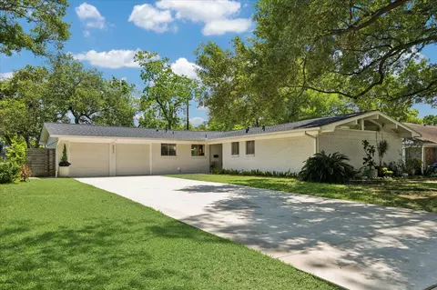 8827 Mcavoy Dr, Houston, TX 77074