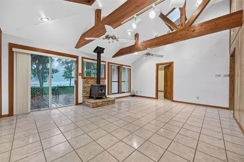 10063 Lake Shore Dr, Montgomery, TX 77316