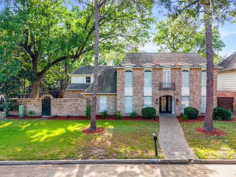 903 Crossroads Dr, Houston, TX 77079