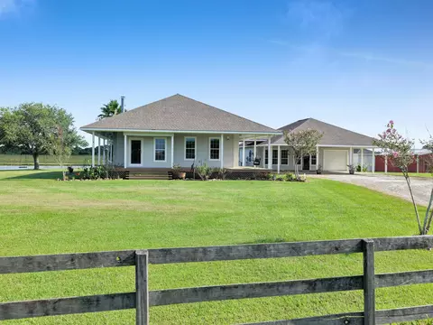 1251 Bancroft Rd, Winnie, TX 77665