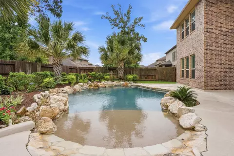 Exterior - 28051 Drifters Bend Dr, Spring, TX 77386 photo 4 of 5