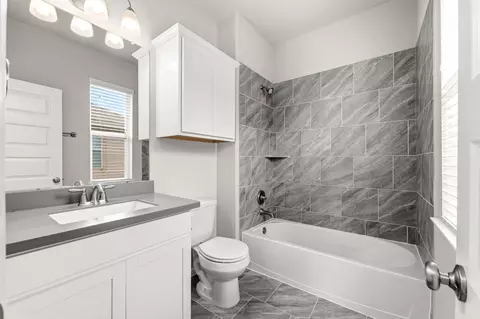 Bath - 28051 Drifters Bend Dr, Spring, TX 77386 photo 5 of 5