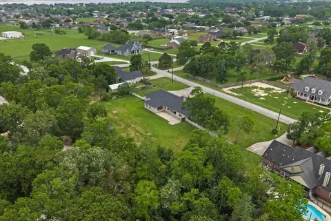 1607 Delta St, Baytown, TX 77523
