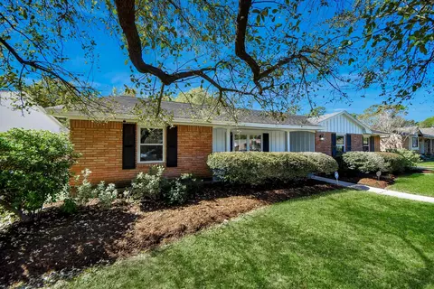 10719 Burgoyne Rd, Houston, TX 77042