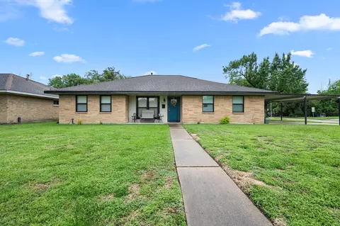8215 Braes River Dr, Houston, TX 77074