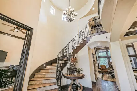 Entry Way - 111 Oak Estates Dr, Conroe, TX 77384 photo 2 of 5