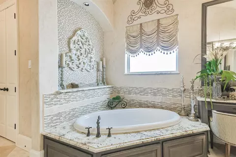 Bath - 111 Oak Estates Dr, Conroe, TX 77384 photo 5 of 9