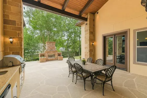 Exterior - 111 Oak Estates Dr, Conroe, TX 77384 photo 3 of 5