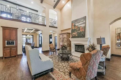 Living - 111 Oak Estates Dr, Conroe, TX 77384 photo 4 of 7
