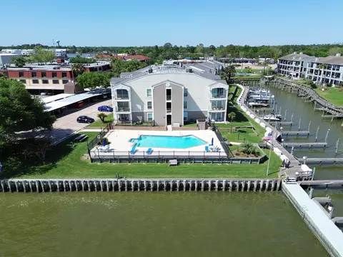 205 Yacht Club Ln #205, Seabrook, TX 77586