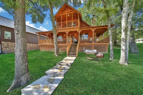 76 Hunters Creek Dr, Huntsville, TX 77340