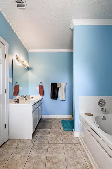 Bath - 206 Lake Front Dr, Trinity, TX 75862 photo 1 of 3