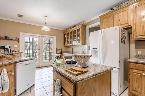 Kitchen - 206 Lake Front Dr, Trinity, TX 75862 photo 7 of 7