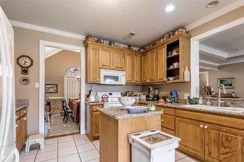 Kitchen - 206 Lake Front Dr, Trinity, TX 75862 photo 4 of 7