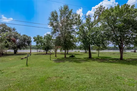 Exterior - 206 Lake Front Dr, Trinity, TX 75862 photo 8 of 9