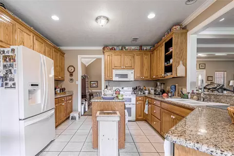 Kitchen - 206 Lake Front Dr, Trinity, TX 75862 photo 3 of 7