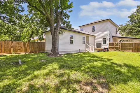 Exterior - 802 Thomas Ave, Pasadena, TX 77506 photo 5 of 6