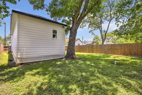 Exterior - 802 Thomas Ave, Pasadena, TX 77506 photo 6 of 6