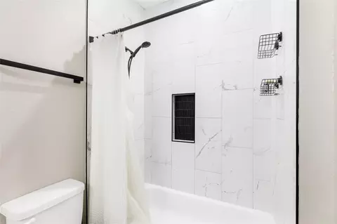 Bath - 802 Thomas Ave, Pasadena, TX 77506 photo 4 of 6