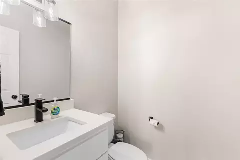 Bath - 802 Thomas Ave, Pasadena, TX 77506 photo 1 of 6
