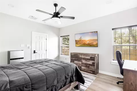 Bedroom - 802 Thomas Ave, Pasadena, TX 77506 photo 4 of 7
