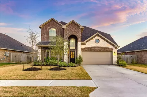 12114 Champions Forest Dr, Mont Belvieu, TX 77535