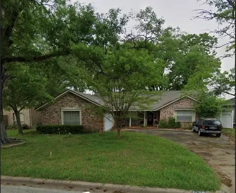 1430 Green Briar Dr, Huntsville, TX 77340
