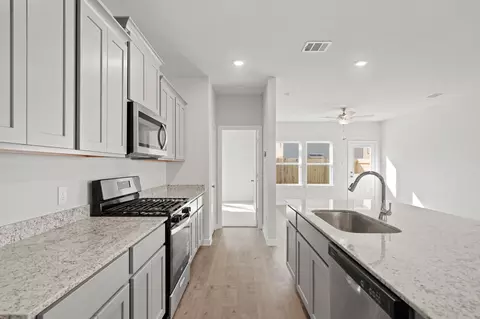 Entry Way - 317 Bennett St, Angleton, TX 77515 photo 4 of 5