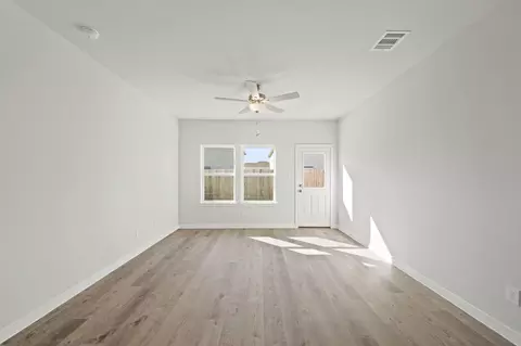 Living - 317 Bennett St, Angleton, TX 77515 photo 1 of 2