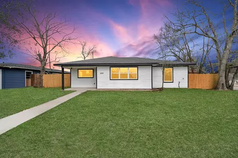 5879 Belcrest St, Houston, TX 77033
