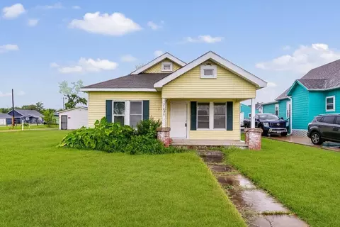 1211 W 2nd St, Freeport, TX 77541