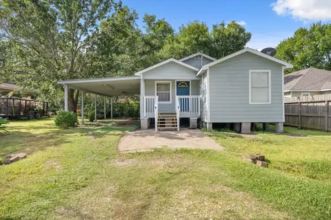 4514 E 24th E St, Dickinson, TX 77539