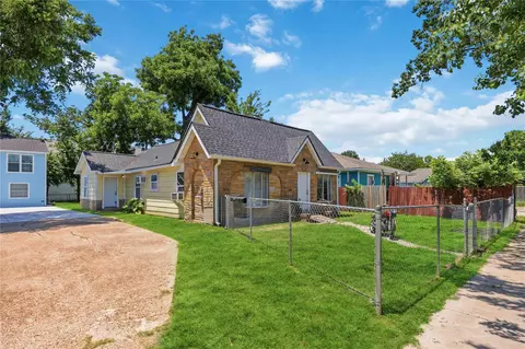 626 Henke St #A, Houston, TX 77020