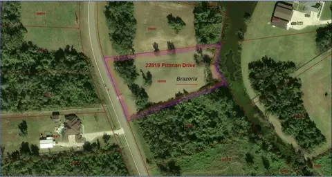 22819 Pittman Dr, Angleton, TX 77515