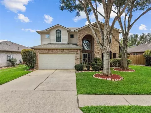 10004 Dawn Brook Dr, Pearland, TX 77584