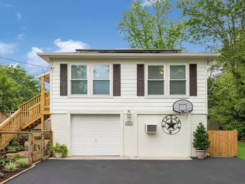 1008 E Houston St, Highlands, TX 77562