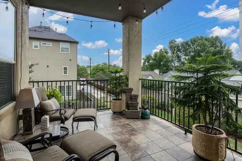 10602 Enclave Shadows Ct, Houston, TX 77043