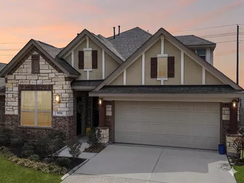 15014 Lake Shore Ave, Mont Belvieu, TX 77523