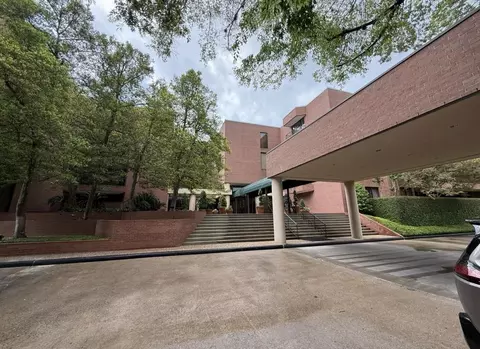 9333 Memorial Dr #412, Houston, TX 77024