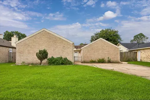 810 Halewood Dr, Houston, TX 77062
