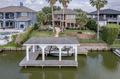 2938 N Island Dr, Seabrook, TX 77586