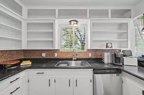 Kitchen - 77 High Mdw, Trinity, TX 75862 photo 2 of 3