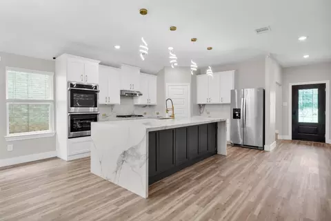 Kitchen - 2082 Gadwall Dr, Conroe, TX 77384 photo 2 of 4