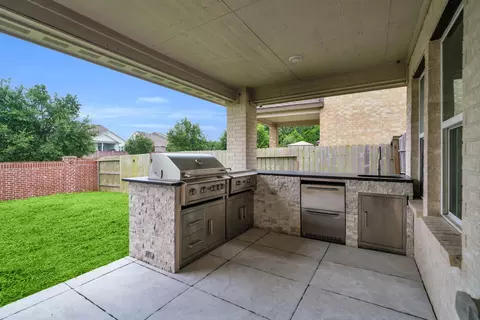 Kitchen - 2082 Gadwall Dr, Conroe, TX 77384 photo 4 of 4