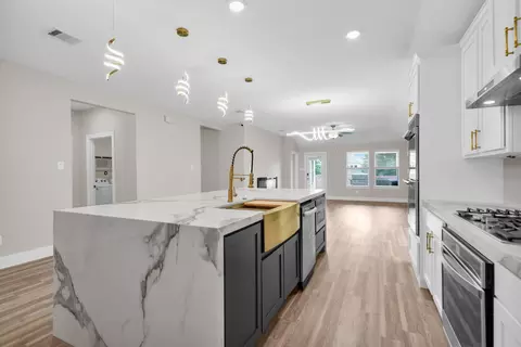 Kitchen - 2082 Gadwall Dr, Conroe, TX 77384 photo 3 of 4