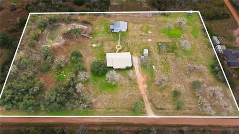 62 North St, Cuero, TX 77954