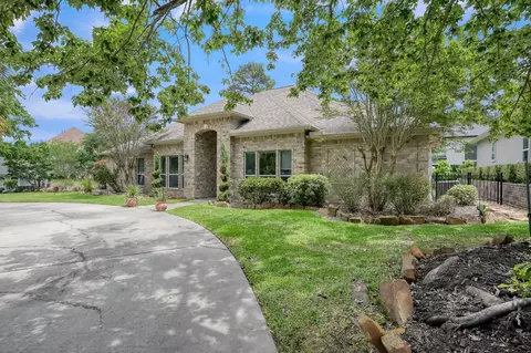 221 Edgewood Dr, Montgomery, TX 77356