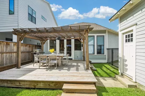 Exterior - 710 Redan St, Houston, TX 77009 photo 7 of 8