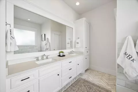 Bath - 710 Redan St, Houston, TX 77009 photo 3 of 4